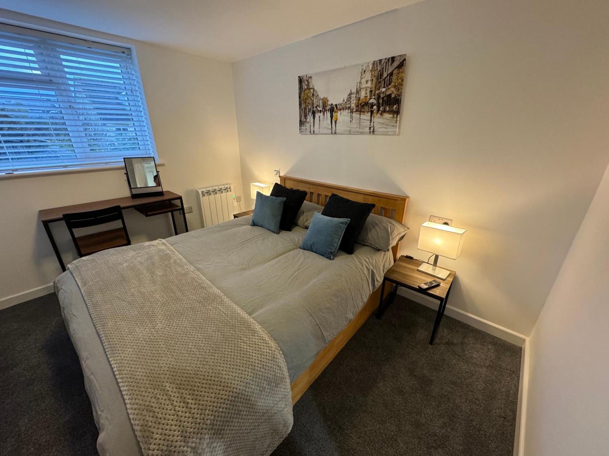 Modern 1 Bed Apartment With Car Parking Bitton Buitenkant foto