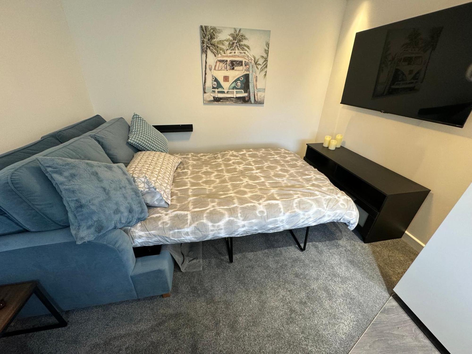 Modern 1 Bed Apartment With Car Parking Bitton Buitenkant foto
